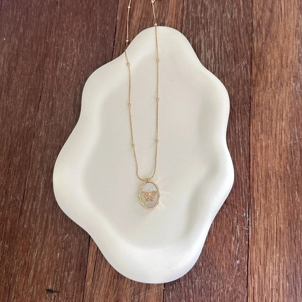 Vintage Gold Butterfly Shell Locket Necklace 18K Gold Plated Oval Pendant Gift